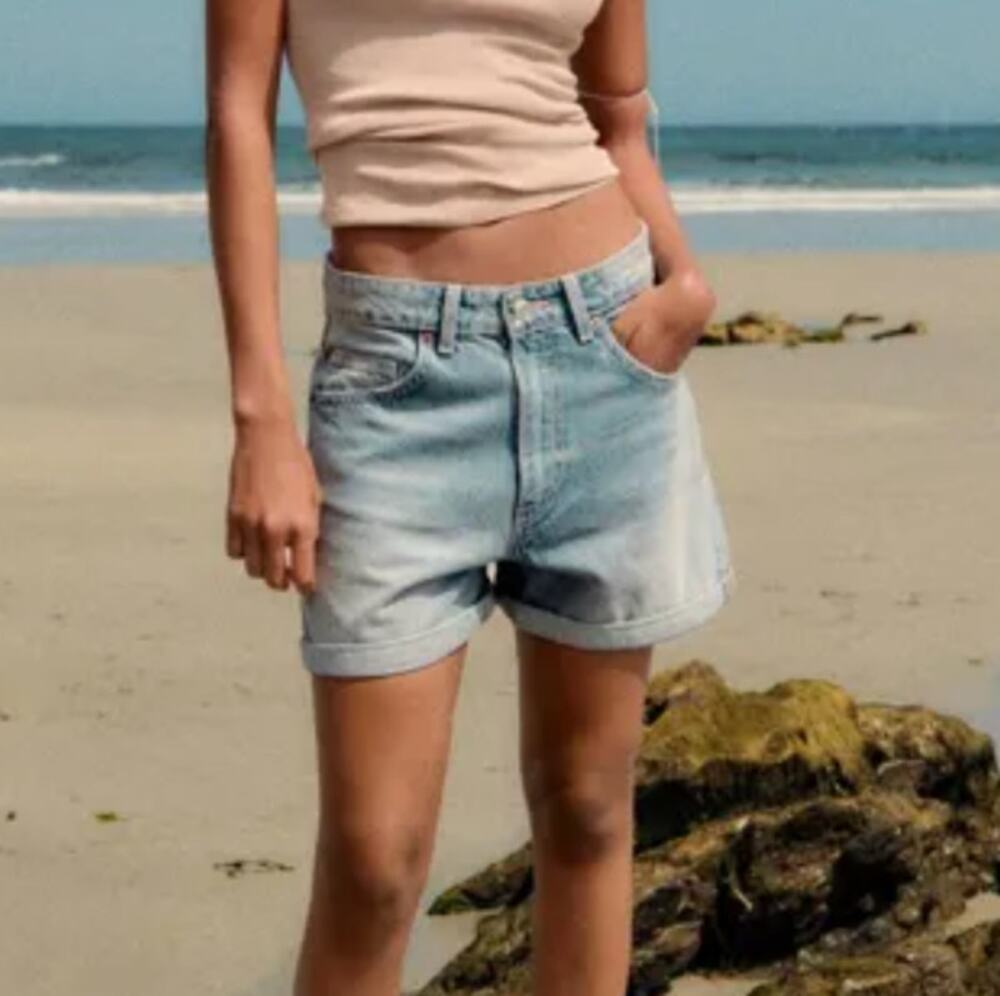 Zara High-Rise Mom Fit Denim Shorts Light Blue Jean Size 0